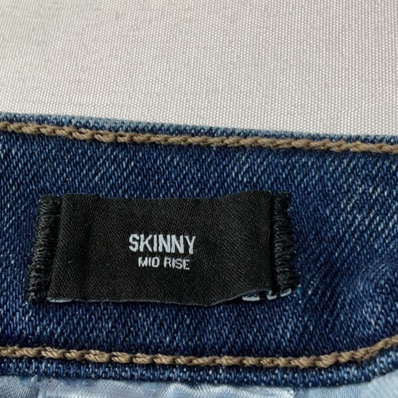 Express Skinny Mid Rise Medium Wash Stretch Jeans Size 2R Distressed - Picture 13 of 13